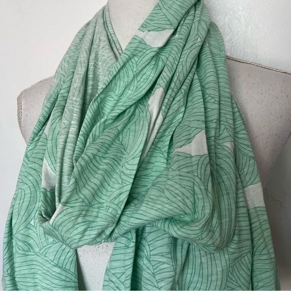 Threadless • Green Patterned Scarf - Picture 2 of 3
